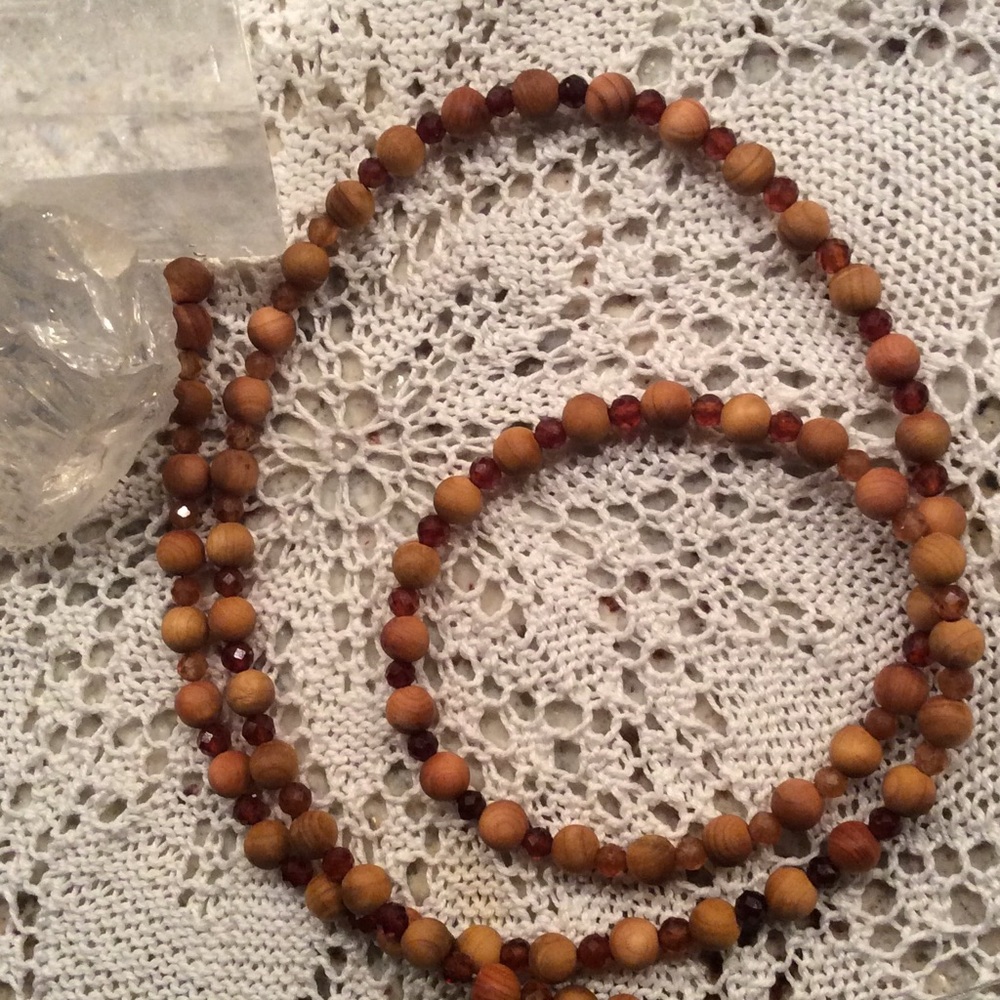 cedarwood & hessonite garnet ⭐️ 25” length ...